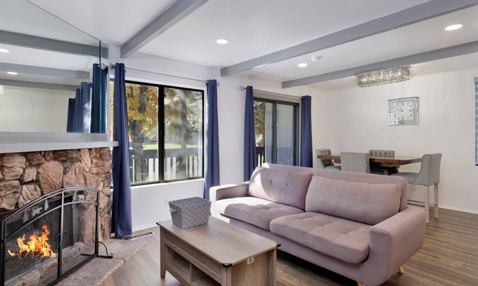 Boulder Bay Condo | Blue Jay Getaway Lakeside Boulder Bay Townhouse