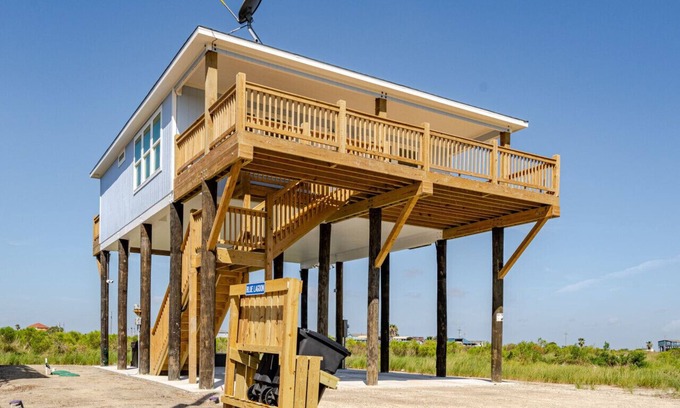 Gilchrist House | Blue Lagoon Hot Tub and Golf Cart