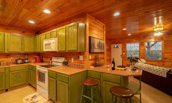 Rising Fawn Cabin | Blue Lake Cozy Cabin, situated on 3 acres, 5 min walk to lake! Mountain views!