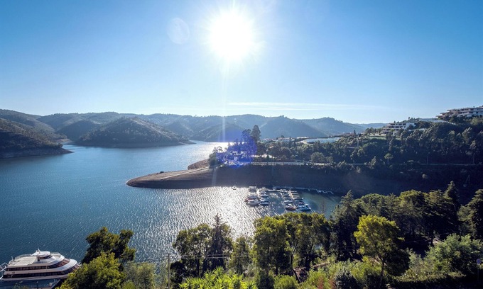 Ferreira do Zezere Villa | Blue Lake House - Stunning Views, Pool, Sauna and Gym