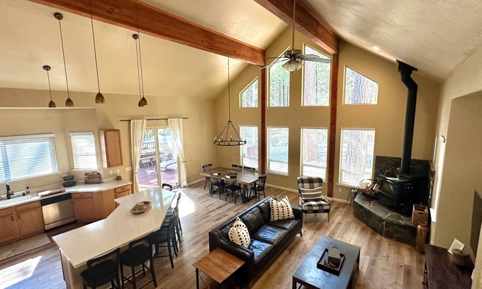 Arnold Cabin | Blue Lake Springs - Rustic Charm Modern Finishes SLEEPS 12 - HVAC