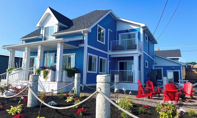 Summerside House | Blue Lobster Summerside Harbour