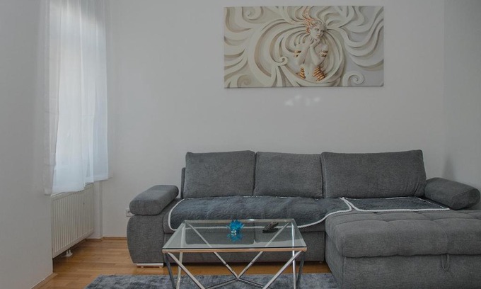 Wahring Apartment | Blue Lotus Apartment