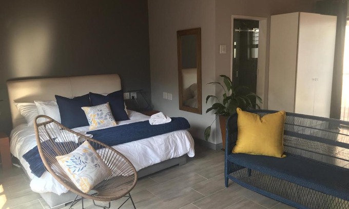 Lynnwood Ridge Apartment | Blue Lotus Guest House Pta East-Solar power