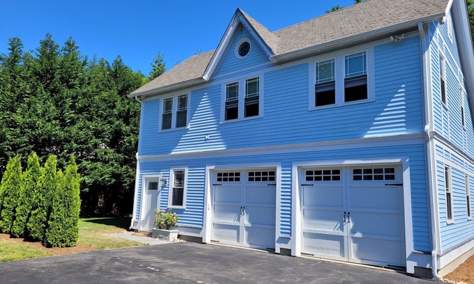 Narragansett Pier House | Blue Moon Carriage House