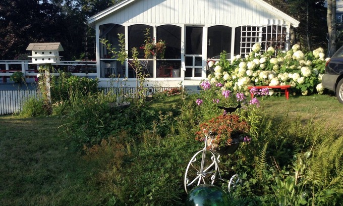 Pemaquid Point Cottage | Blue Moon Cottage near scenic Pemaquid Point Lighthouse 2 Bedrooms Ocean View