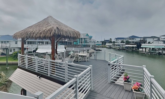 Isla Del Sol House | Blue Moon | Waterfront Home near the Beach.