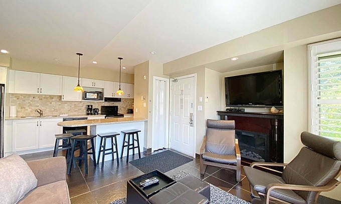 Craigleith Condo | Blue Mounain Suites - Ski In/Ski Out, Linens, Wifi