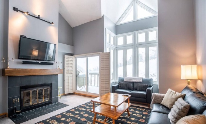 The Blue Mountains Apartment | Blue Mountain, Slopeside Chateau Ridge (81842)