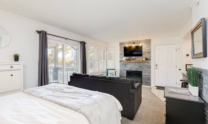 Craigleith Apartment | Blue Mountain Studio Oasis