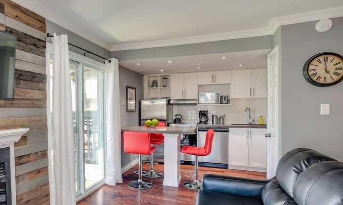 Craigleith Condo | Blue Mountain Luxury Studio - Crave TV