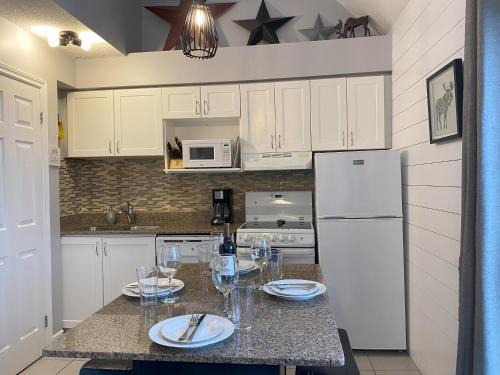 Craigleith Apartment | Blue Mountain 2 Story Studio Loft