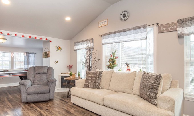 Green Point House | Blue Mountain Bungalow | 3 Bed, 2 Bath