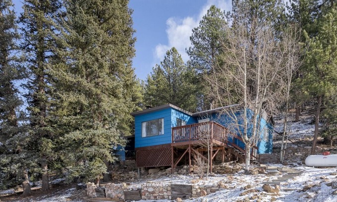 Florissant Cabin | Blue Mountain Bungalow - 3bd Cabin with a Nearby Pond