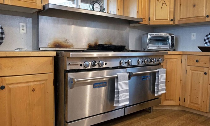 Newcastle House | Blue Mountain Ranch: 7 Bedrooms, Sleeps 20