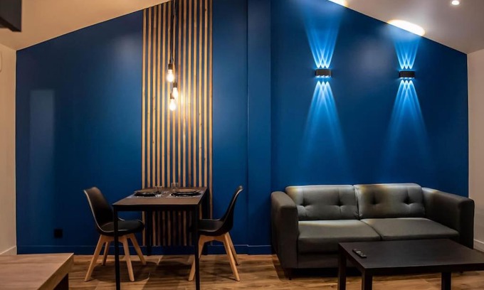Corbeil-Essonnes Apartment | BLUE NIGHT - Jacuzzi - Bord de Seine