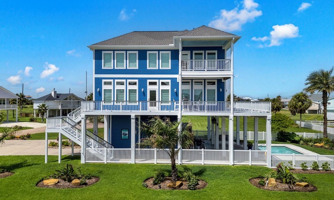 Pirates Beach West House | Blue Pearl - Private pool & 5 mins from the Beach!