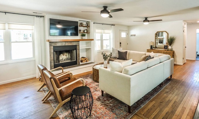Royal Pines House | Blue Pines Getaway! Cozy home w/deck 15 min to AVL