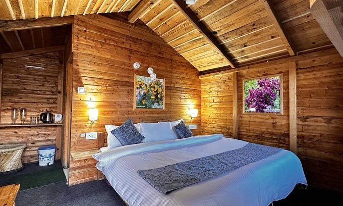 Auli Hotel | Blue Poppy Resort