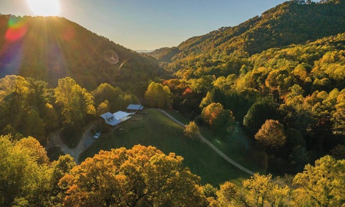 Candler Cabin | Blue Ridge Mountain Cabin near Asheville at Engadine Inn and Cabins
