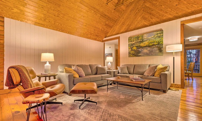 Travelers Rest Cabin | Blue Ridge Mtn Cabin Near Hiking & Biking Trails!