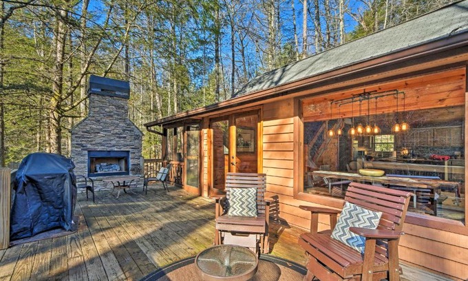 Blue Ridge House | Blue Ridge Mtns Creekside Cabin with Hot Tub and Pier!