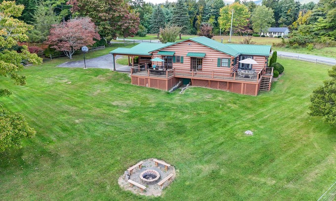 Glade Valley House | Blue Ridge Parkway House w/Mountain Scenery!