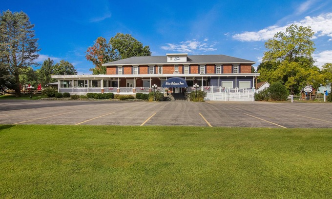 Central Lake Hotel | Blue Room for 2 at The Blue Pelican Inn
