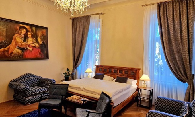 Burgau Bed & Breakfast | Blue Room Zweibettzimmer, Straßenseitig - Palais Kneissl