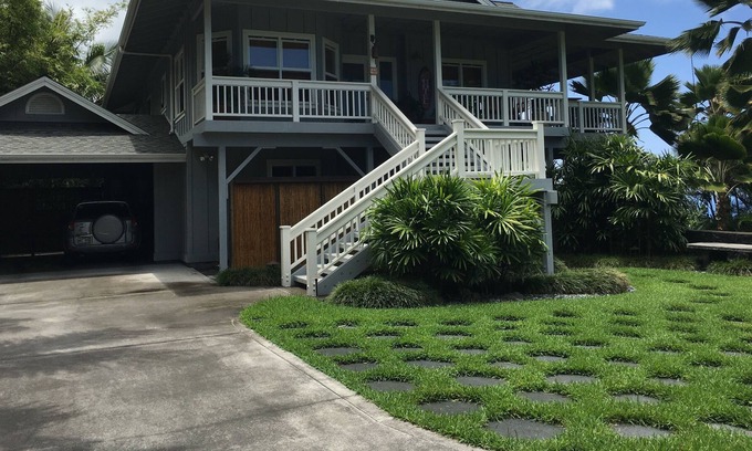 Kona Palisades House | Blue skies and stunning view