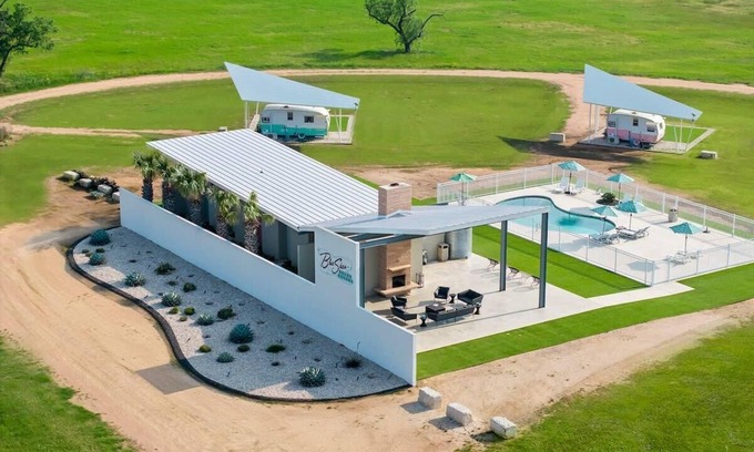 Willow City House | Blue Skies Resort - Glamping, Pool & Fireplace