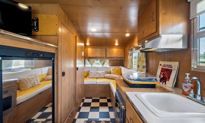 Willow City House | Blue Skies Retro Resort