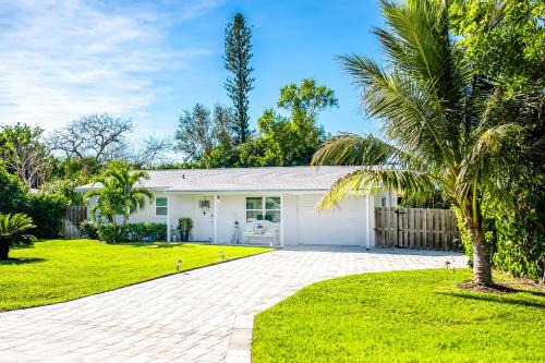 Bonita Shores House | Blue Sky Rezidence - Salt Pool, 5 min to beach!