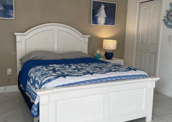 San Carlos Park Apartment | Blue Sky