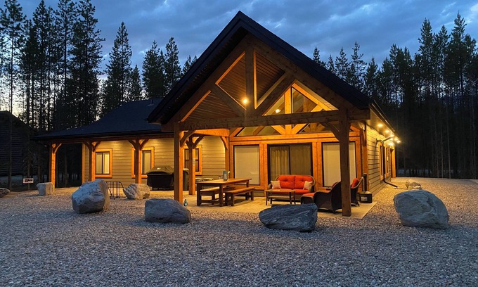 Valemount Bed & Breakfast | Blue Sky Valemount Cabin Your home away from home , your search is over!