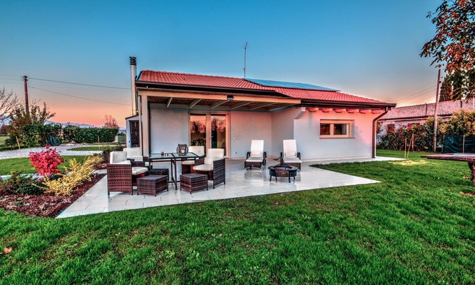 Montebelluna House | Blue Spirit surrounded by nature, one hour away from Venice
