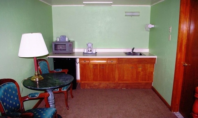 Lamar Hotel | Blue Spruce Motel
