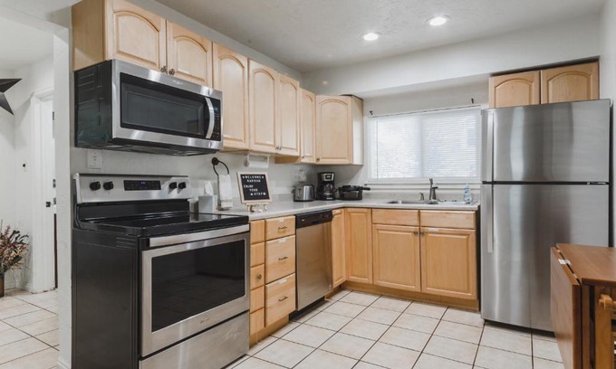 Springville Apartment | Blue Spruce on Main - Convenient location - 4bd remodeled