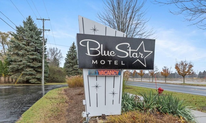 Douglas Hotel | Blue Star Motel #3 - Studio Hotel, Sleeps 2