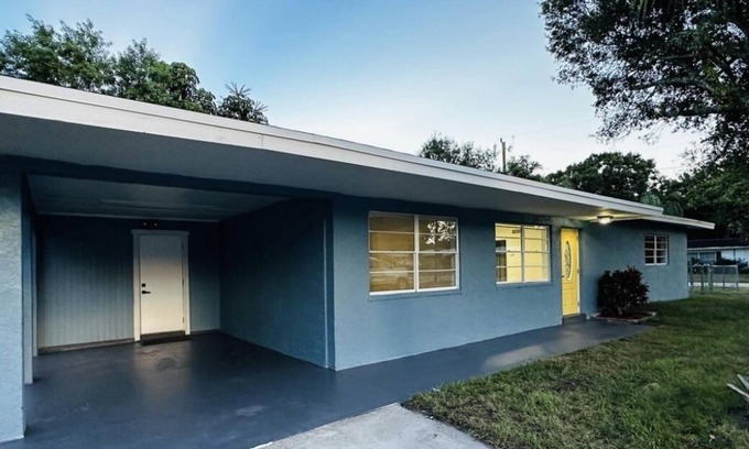 Fort Pierce House | Blue Subia BNB: A Quiet and Cozy Home Stay