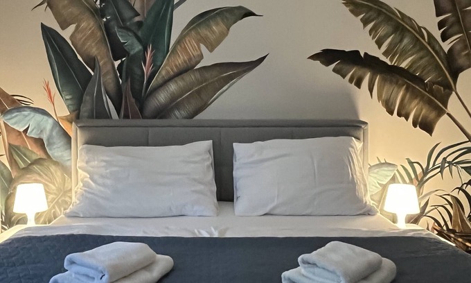 Linz Apartment | Blue Tropic Retreat