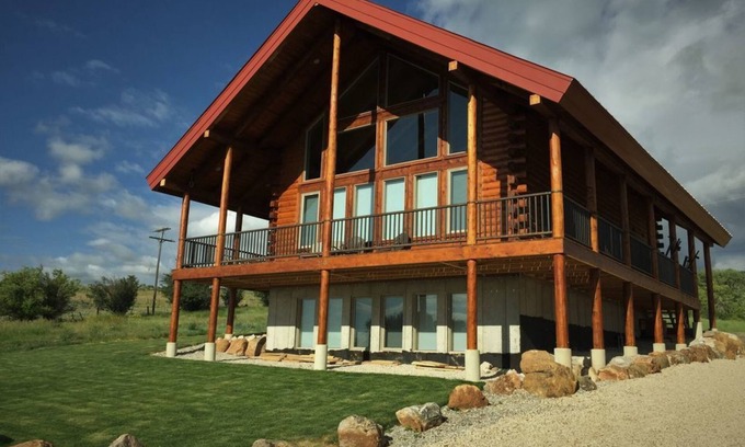 Garden City Cabin | Blue View Bear Lake-5 bedroom 3.5 bath log cabin, incredible views! Sleeps 18!