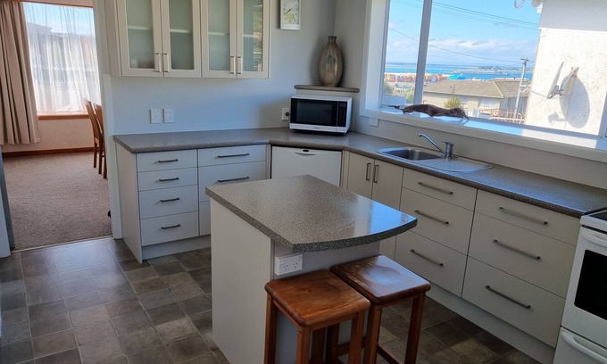 Bluff House | Blue view holiday home