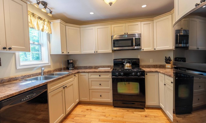 Lake of Bays Cottage | Blue Water Acres