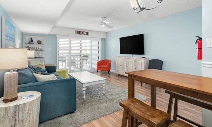 Montego Bay Condo | Blue Water Condo - Pool View/Steps to the Beach!