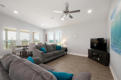 Crystal Beach House | Blue Water Escape