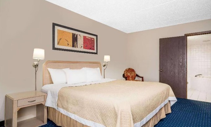 La Crosse Hotel | Blue Way Inn La Crosse Extended Stay - Standard 1 King Bed Non Smoking