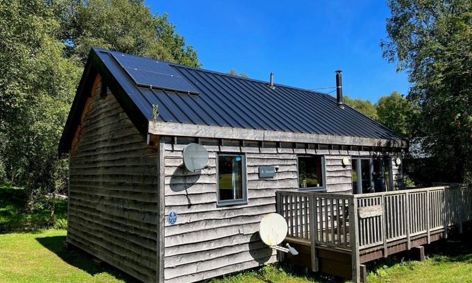 Dallavich Cabin | Bluebell Cabin - Charming, Well Equipped Log Cabin with hot tub & free wi-fi.