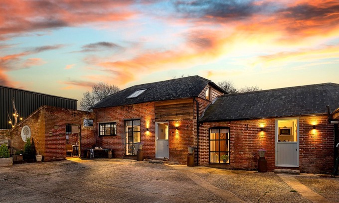 New Forest District Cottage | Bluebell Copse Cottages New Forest with hot tub.