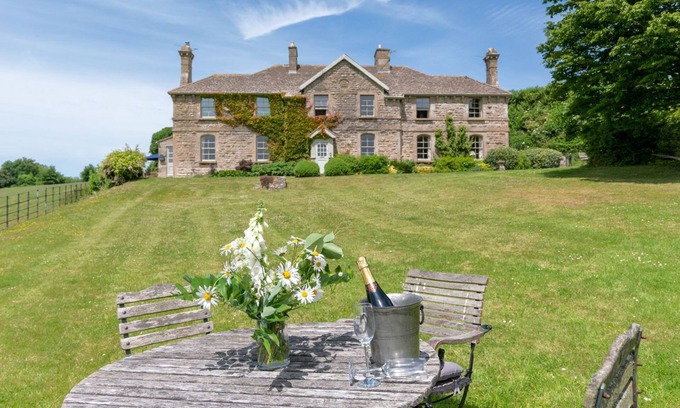 Biddestone Cottage | Bluebell Cottage, Euridge - Sleeps 6 in 3 bedrooms